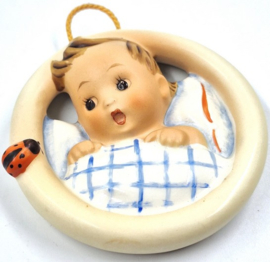 Hummel plaquette 'Child in bed' / 'Kind im Bett'