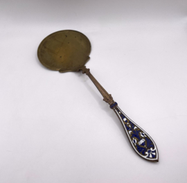 Russische serveerlepel met emaille