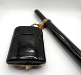 Japanse kiseru in pijphouder