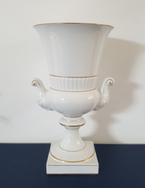 Witte bokaal vaas met gouden accenten