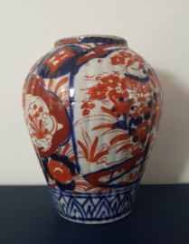 Imari vaas met floraal decor