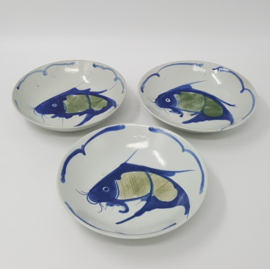 3 porseleinen schalen met koi