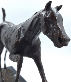 Bronzen paard naar Edgar Degas
