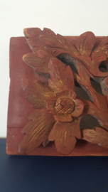Houtsnijwerk met hert
