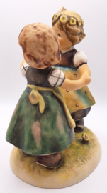 Hummel beeldje 'Zwei tanzende Mädchen / Spring dance'