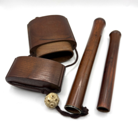 Japanse pijphouder en tabaksdoos