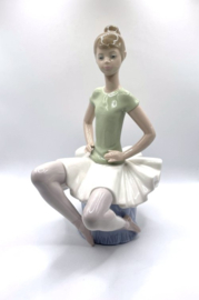 Lladro Laura sitting green ballerina #1360