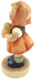 Hummel beeld 'Girl with doll'