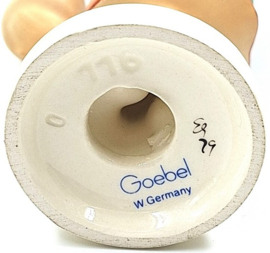 'Mädchen mit Tannenbaum' / 'Girl with christmas tree'