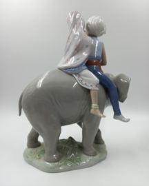 Lladro Hindu kinderen op olifantje #5352