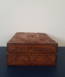 Houten kistje met floraal decor