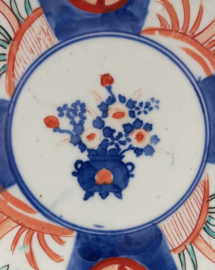 Japans Imari bord met klein boeket