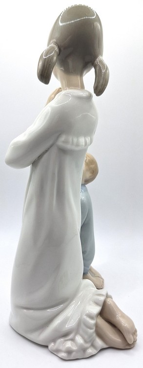 Lladro Teaching to pray #4779