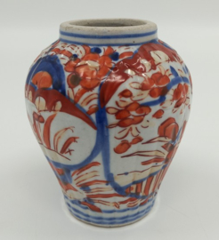 Klein Japans Imari vaasje