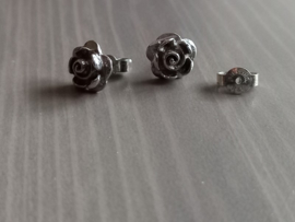 Zilveren oorstekers roos