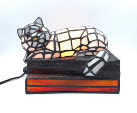 Tiffany stijl tafellamp 'Cat on Books'