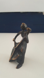 Bronzen beeldje vrouw met cello