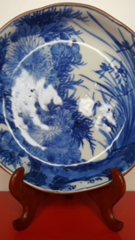 Japans bordje met floraal decor