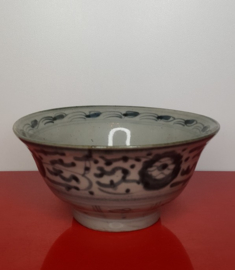 Chinees schaaltje met blauw tot zwarte decoratie