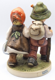 Hummel beeldje 'Wanderfreunde / Going home'
