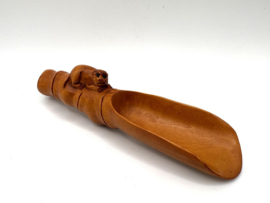 Netsuke theeschep met tijger