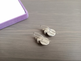Zilveren oorhangers met parels