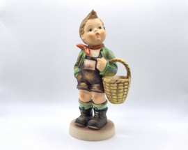 Hummel beeldje 'Dorfbub / Village boy'