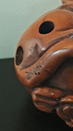 Netsuke van zittende rat