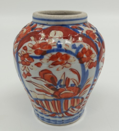 Klein Japans Imari vaasje