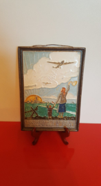Cloisonné tegeltje  "Voedsel - Vrede - Vrijheid 29 april 1945 - 5 mei"