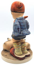 Hummel beeldje 'Farm boy'