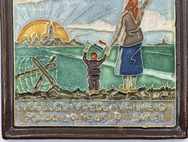 Cloisonné tegeltje 'Voedsel - Vrede - Vrijheid'