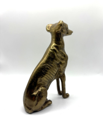 Zittende messing greyhound