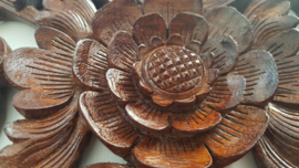 Floraal houtsnijwerk