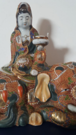 Japanse koro van dame op olifant