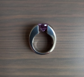 Zilveren Melano ring met lila steen