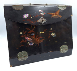 Japans lakwerk reissecretaire met parelmoer