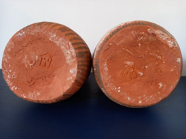 2 grote terracotta voorraadpotten