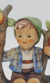 Hummel beeldje 'Herbst / Apple Tree Boy' (groot)