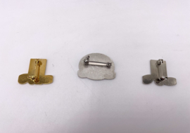 3 Hummel Club broches