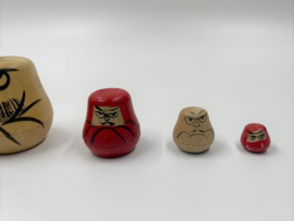 5 kleine Daruma kokeshi poppetjes