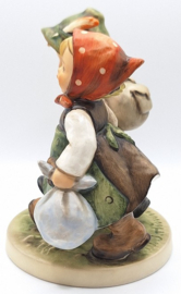 Hummel beeldje 'Wanderfreunde / Going home'