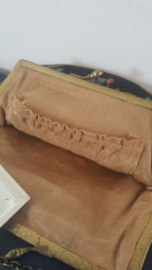 Geborduurd tasje/portemonnee met spiegeltje