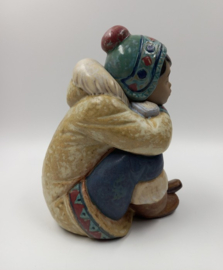 Lladro peizende Inuit jongen #2159