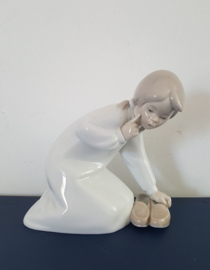 Lladro beeldje, meisje met slippers