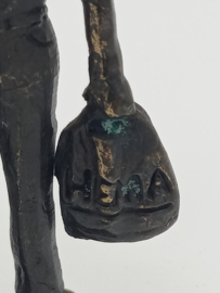 Bronzen beeld moeder met kind