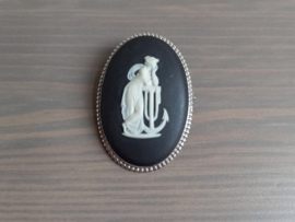 Wedgwood zwarte Jasperware cameo broche