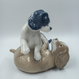 Lladro Nao beeldje van 2 spelende pups