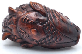 Netsuke van een koi