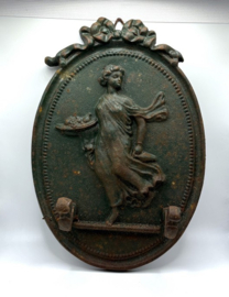 Groene, gietijzeren muurplaquette